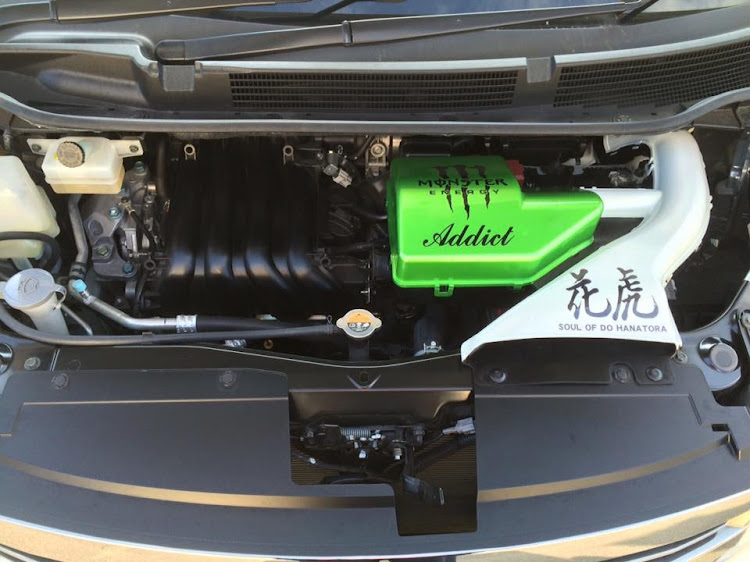Yuichiroさんが投稿したADDICT・NISSAN・C26セレナ・カスタムペイント・モンスターエナジーに関するカスタム事例の投稿画像8枚目