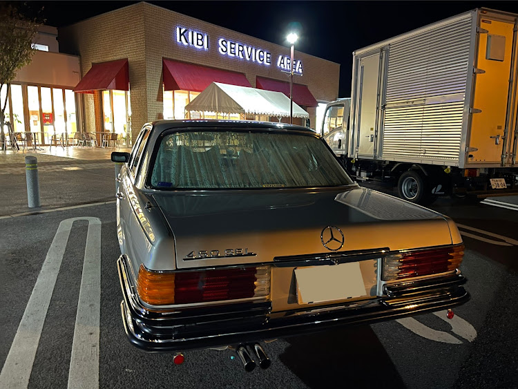 Sクラスセダンのオールドメルセデス・W124に関するカスタム事例の投稿画像5枚目
