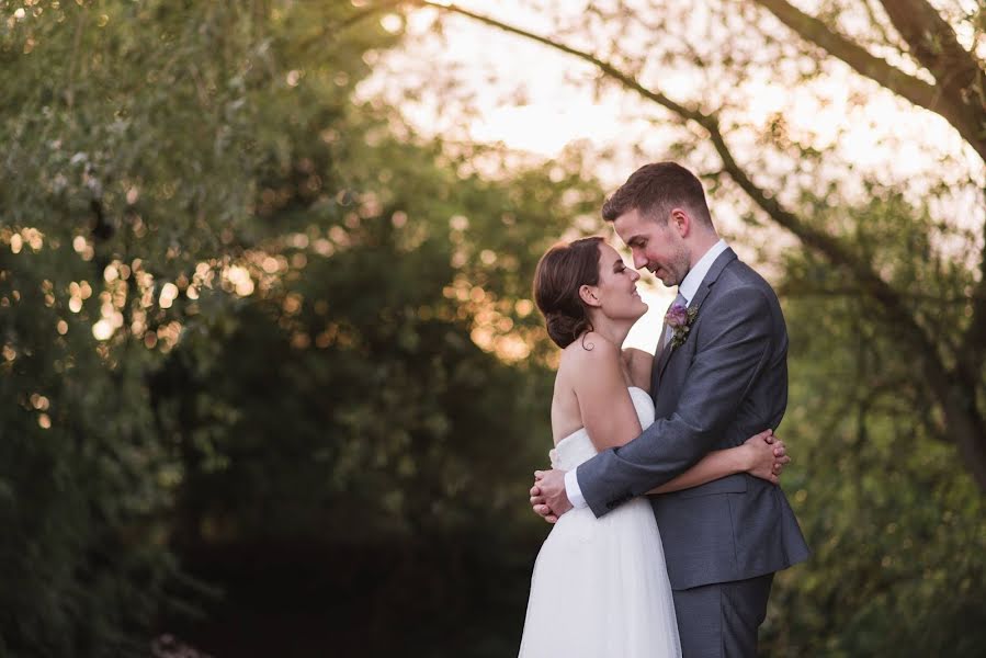 Fotógrafo de bodas Sophie Oldhamstead (sophieweddphoto). Foto del 2 de julio 2019