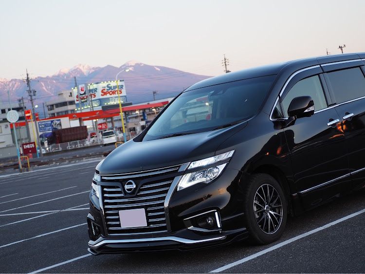 エルグランドの長野県・左斜め前写真展・右斜め前写真展・左斜め後ろ写真展に関するカスタム事例の投稿画像1枚目