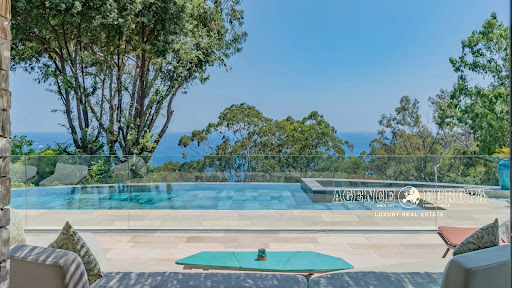 Villa with pool 2