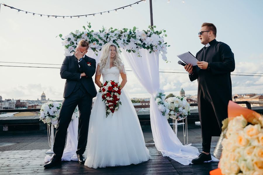 Fotógrafo de casamento Viktor Savelev (savelyev). Foto de 10 de setembro 2019