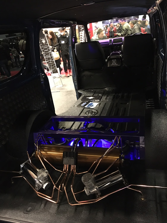 まっすんD-4エンジン😑👍さんが投稿した大阪オートメッセ・大阪オートメッセ2019・ワゴン  SUV・続くに関するカスタム事例の投稿画像12枚目