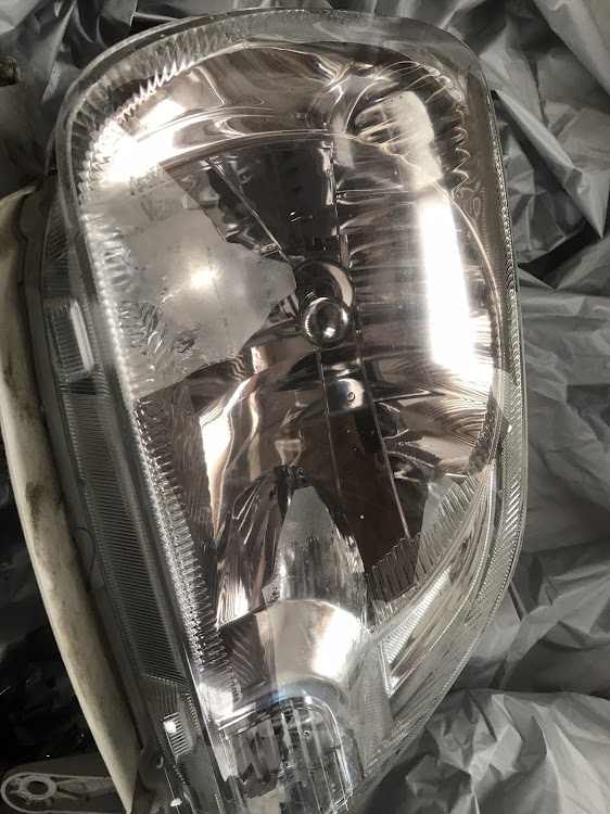ミラのフィルム剥がし・DIY・もう2度とやらない笑・自作LEDテール・適当作業に関するカスタム事例の投稿画像2枚目