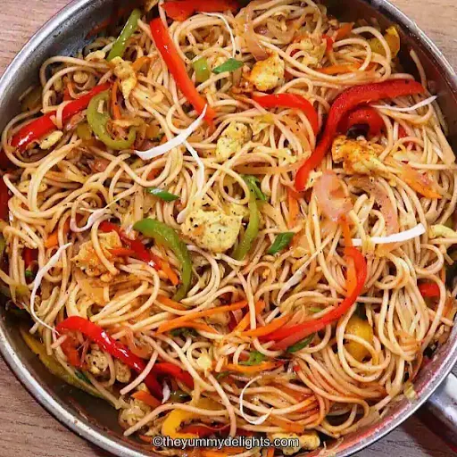 Egg Hakka Noodles