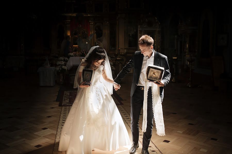 Fotografo di matrimoni Olya Naumchuk (olganaumchuk). Foto del 16 maggio 2020