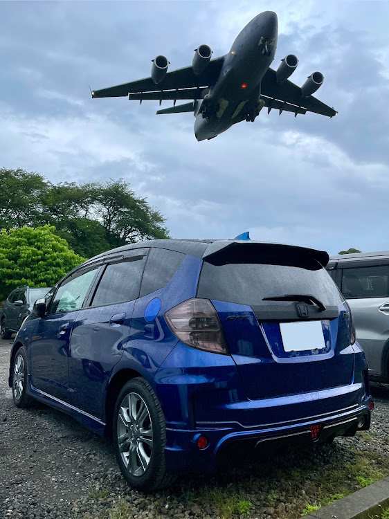 フィットのフィットRS・飛行機とコラボ・生存報告・横田基地に関するカスタム事例の投稿画像1枚目