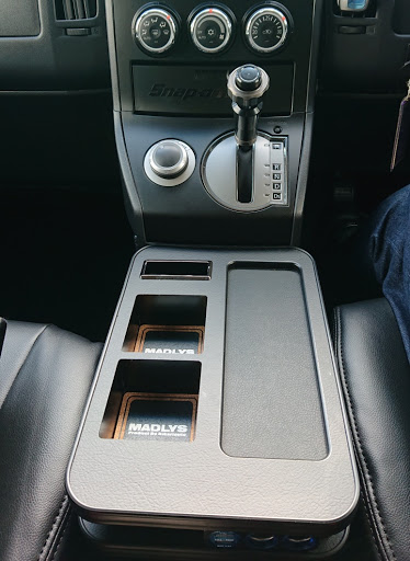 MADLYS 新型デリカD5 センターテーブル フロント用 MADLYS