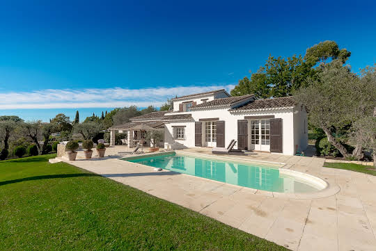 Villa with pool and garden