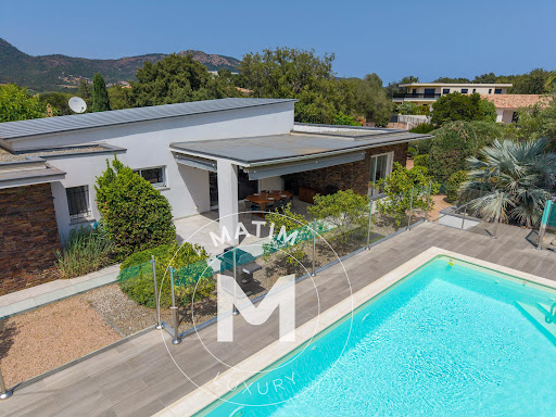 Villa with pool 1
