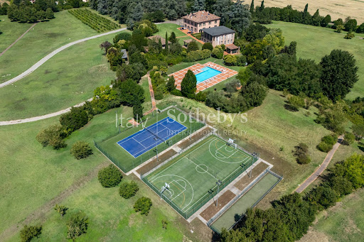 Farmhouse with pool 3