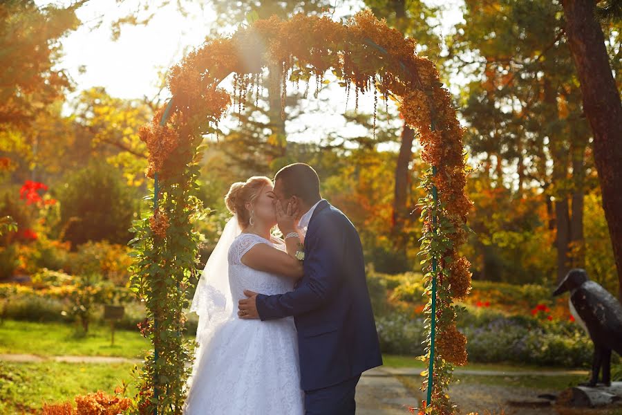 Fotógrafo de casamento Yuliya Kurakina (kurakinafoto). Foto de 13 de março 2017