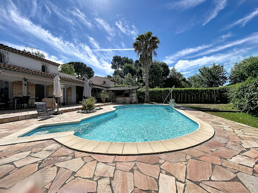 House with pool and terrace 4