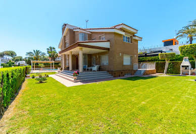 Villa with pool and terrace 4