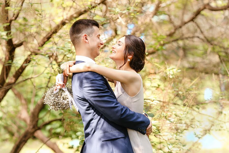 Fotografo di matrimoni Oksana Ivaniy (ivaniy). Foto del 10 luglio 2019