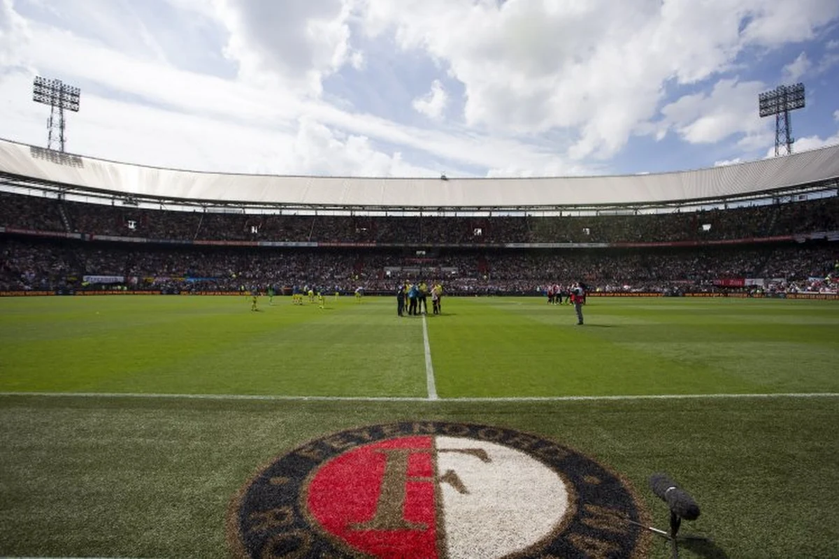 🎥 Speler van PEC Zwolle verliest tanden tegen Feyenoord