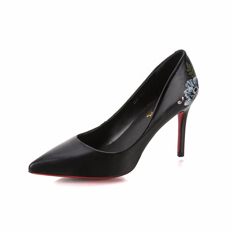 Title 5, Damen Pumps mit spitzer, bestickter Spitze und ...