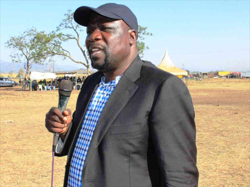 Muhoroni MP Onyango Koyoo addresses the public at Chemelil roundabout in February 13. He accused his predecessor Ayiecho Olweny and Kisumu senator Anyang Nyong'o for failing to fight the privatisation of sugar factories/MAURICE ALAL.