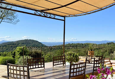 Maison avec piscine et terrasse 1