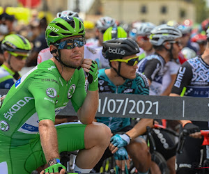 Sprintkeizer Cavendish komt in groene trui nog met bisnummer en wint op plek waar hij al twee keer eerder won