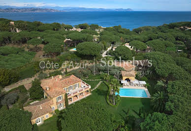 Seaside villa with pool and terrace 3