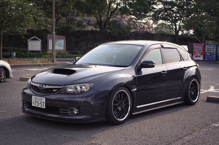 インプレッサ ハッチバックのインプレッサWRXSTI・GRB・シート交換・ホイール交換に関するカスタム事例の投稿画像1枚目