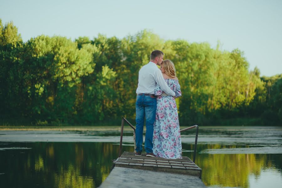 Fotografo di matrimoni Darya Gryazeva (snegsnega). Foto del 2 settembre 2015