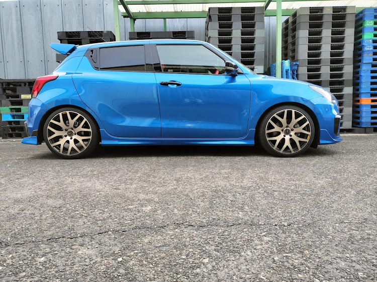 スイフトスポーツのみんなのエアロ見てみたい・Kuhl Racing・クルマは、弄ってナンボに関するカスタム事例の投稿画像3枚目