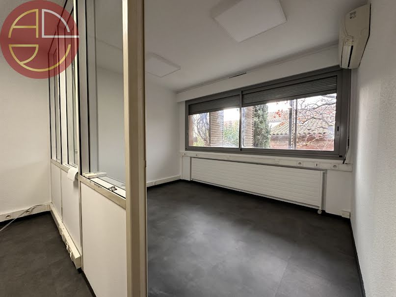 Location  locaux professionnels 4 pièces 77 m² à Toulouse (31000), 1 850 €