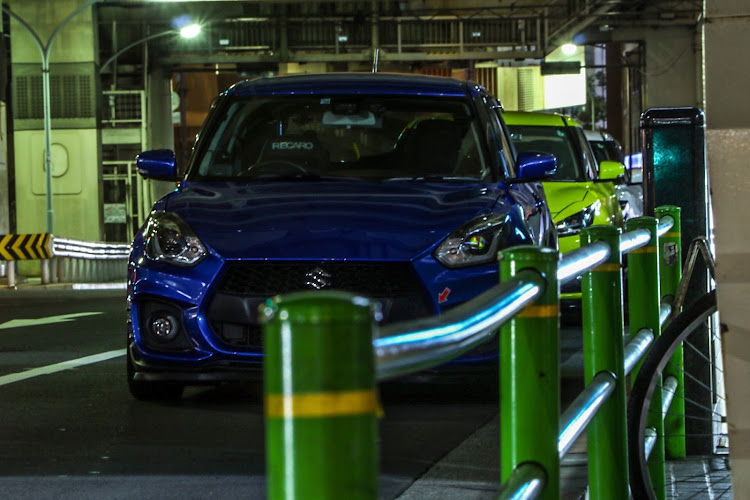 スイフトスポーツのdiscover_ct・目指せPickUpCars・もう一度ピックアップされてみたい・写真に正解は無い・箱崎JCTに関するカスタム事例の投稿画像1枚目