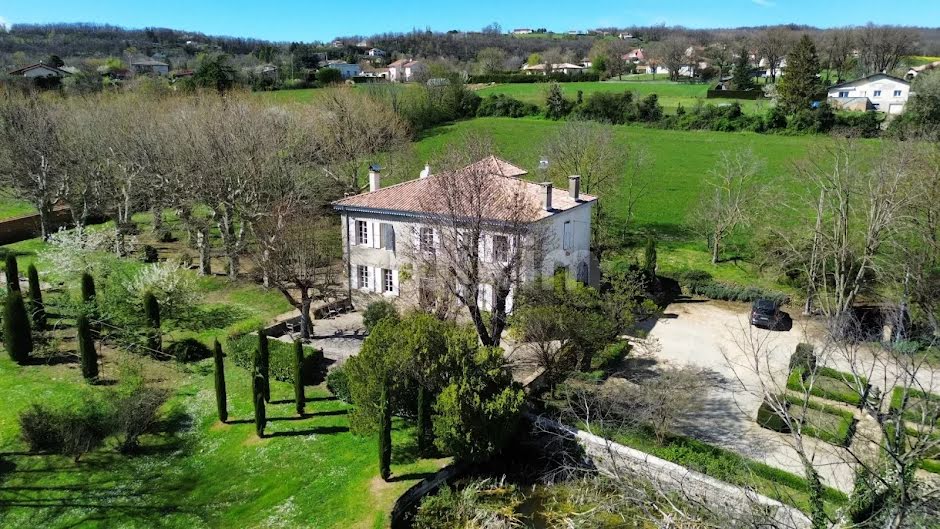 Vente propriété 12 pièces 425 m² à Roussillon (38150), 895 000 €