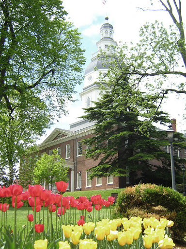 Maryland_Statehouse.jpg - Potomac and Tidewaters river cruise passengers aboard American Glory will love seeing the oldest state Capitol still in use, the Maryland State House.