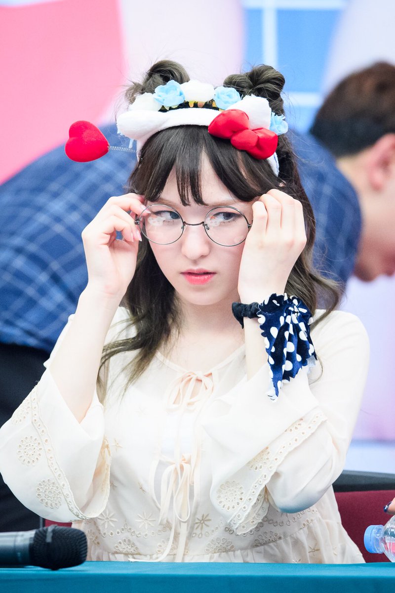 Here Are 10 Times Red Velvet's Wendy Wore Glasses And Looked Like Your ...