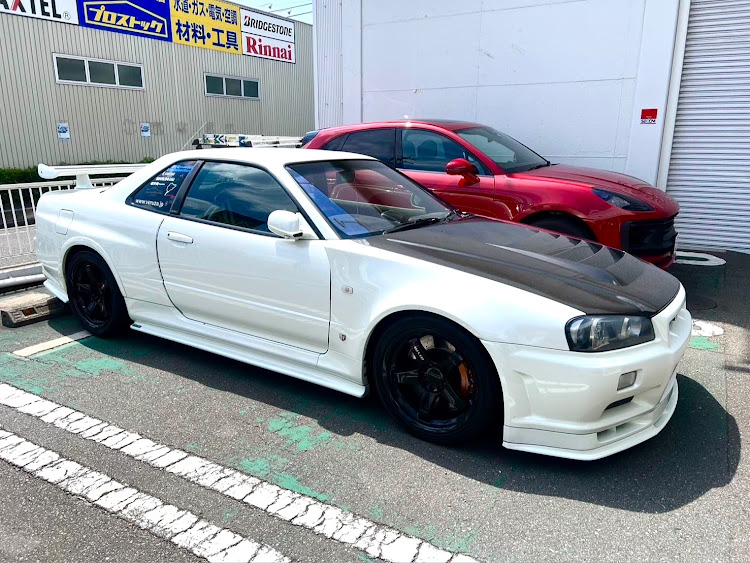 スカイライン GT-RのVERUZA・XPEL・KCB・ＦamiＲyＳ・carbonbonnetに関するカスタム事例の投稿画像3枚目