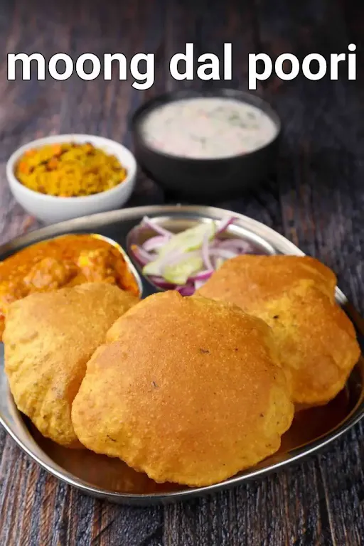 10 Ajwaini Poori [Desi Ghee Ki] With 'Kashi's' Chole