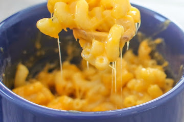 Macaroni and Cheese in a Mug