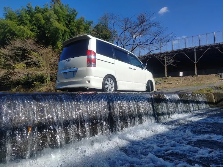 ヴォクシーのランクル200・福島県某所・ドライブ・#車好き・いいね！をしてくれた人に感謝✨に関するカスタム事例の投稿画像2枚目