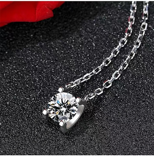 Title 3, Collana solitario con pendente argento a quattr...