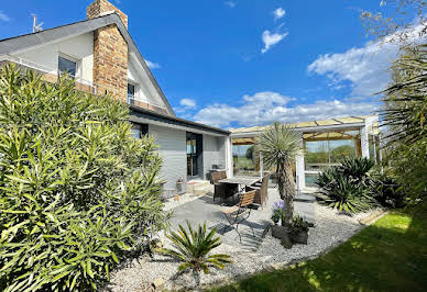 Seaside house with pool and garden 11