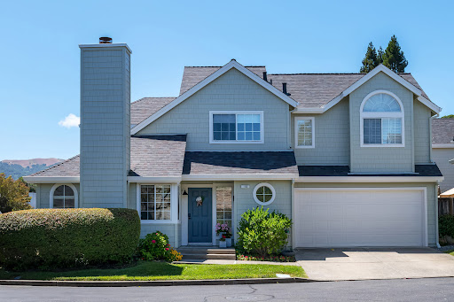 Prestige property for sale in Novato (United States) - House with tall chimney and garden