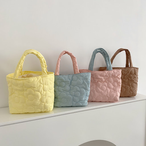 Title 11, Sweet quilted small flower handbag, an all-matc...