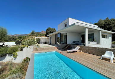 House with pool and terrace 9