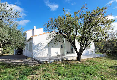 Villa with pool and terrace 4