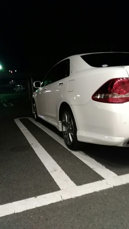 クラウンアスリートのJun StyIe・コンビニ駐車場にてに関するカスタム事例の投稿画像1枚目
