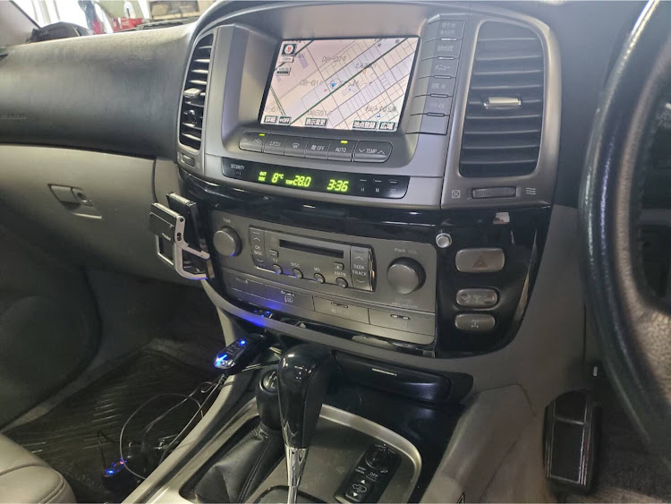 ランドクルーザー100の欲しい方はお気軽に( ´∀｀)・販売中に関するカスタム事例の投稿画像6枚目