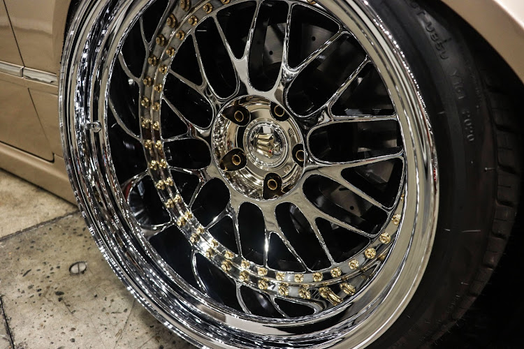 カローラスポーツのシェブロンレーシング・SUPERSTAR・BBS・メッシュホイールに関するカスタム事例の投稿画像5枚目