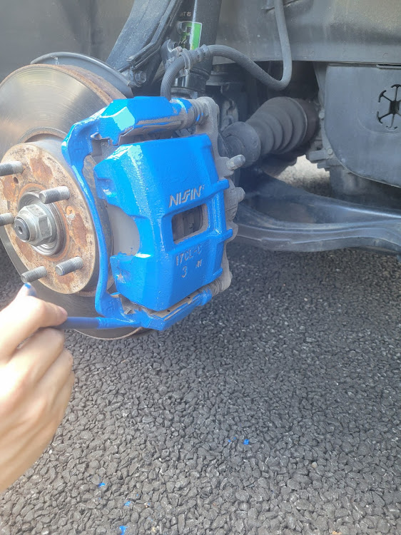 オデッセイの青空塗装・DIY・脱スタッドレス・砂埃塗装・低そうで低くない少し低い車に関するカスタム事例の投稿画像2枚目