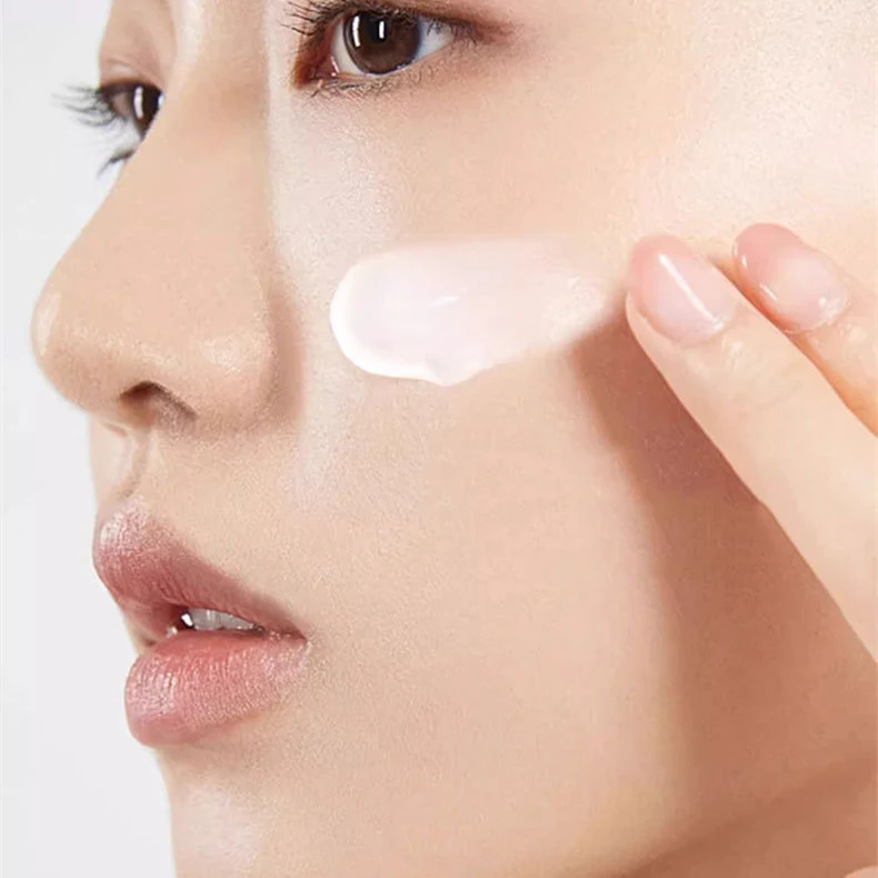 Creme Facial Natural Core Camuflante e Isolante Disfarça Imperfeições, Protege e Uniformiza a Pele para um Acabamento Impecável e Natural.