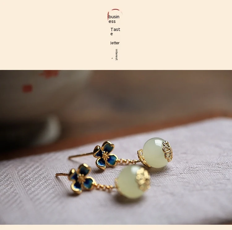 Dames oorstekers bloem klavertjevier, een elegant en delicaat geluksbrenger sieraad, perfect voor dagelijks gebruik of als cadeau.