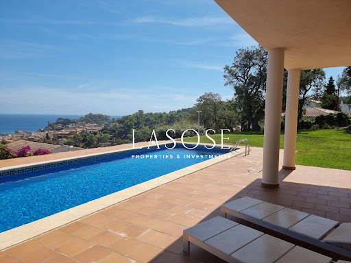 Maison avec piscine et terrasse 5